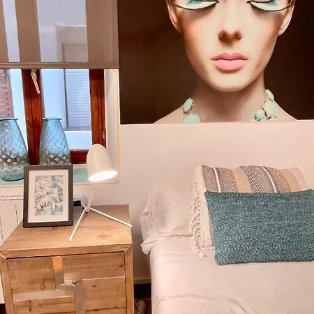 Precioso En El Puerto De * Эланчове